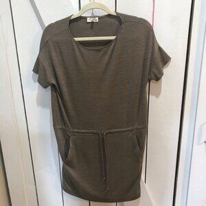 Wilfred free Aritzia green oversized tee shirt dress sage lagenlook boxy comfort